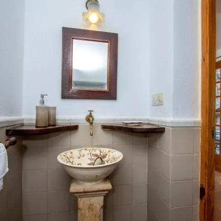 Sleeps 6 With Wifi Villa