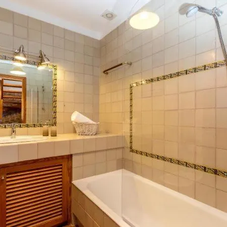 Villa Sleeps 6 With Wifi *