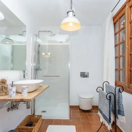 Villa Sleeps 6 With Wifi